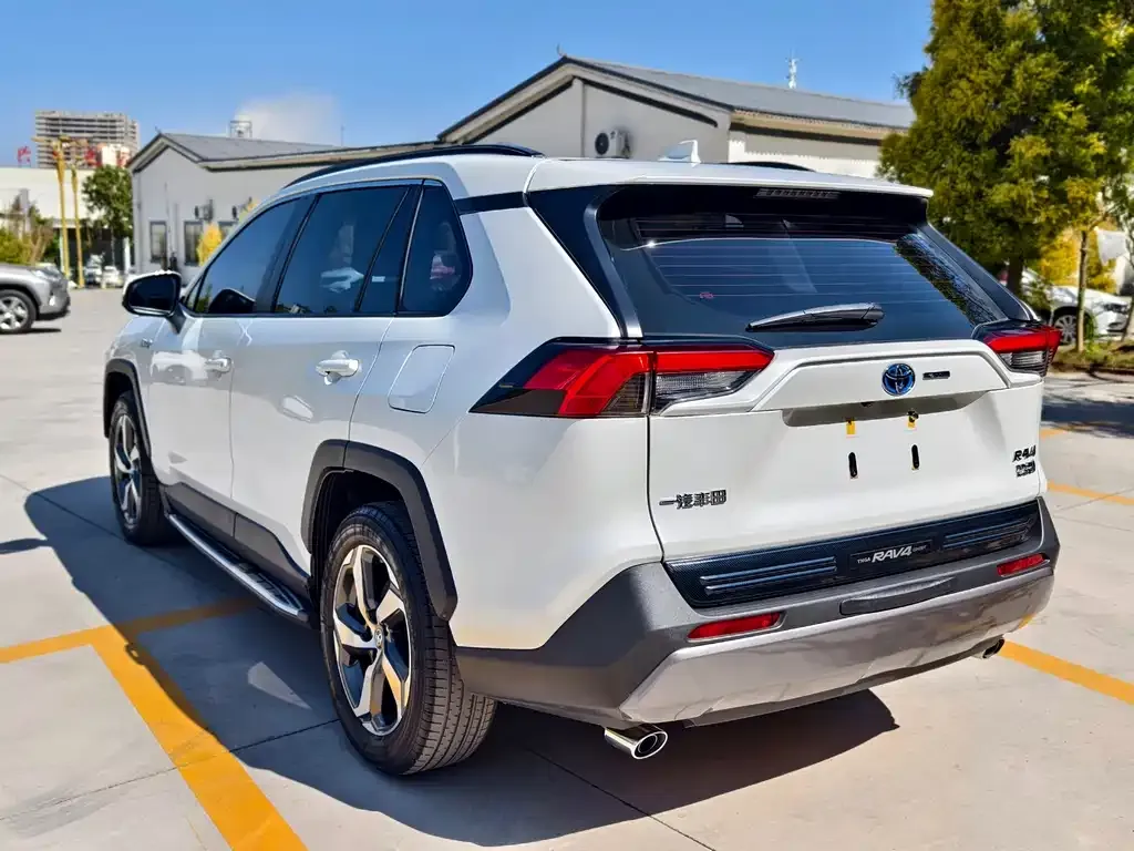 Toyota RAV4 Prime — фото 9