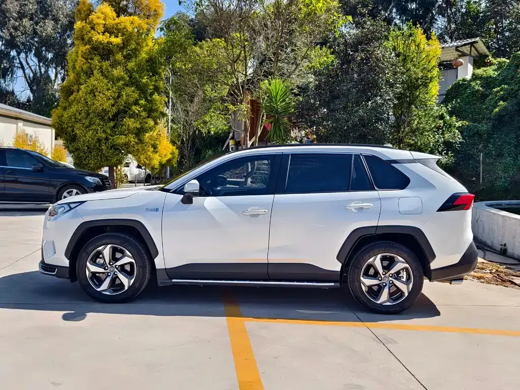 Toyota RAV4 Prime — фото 10