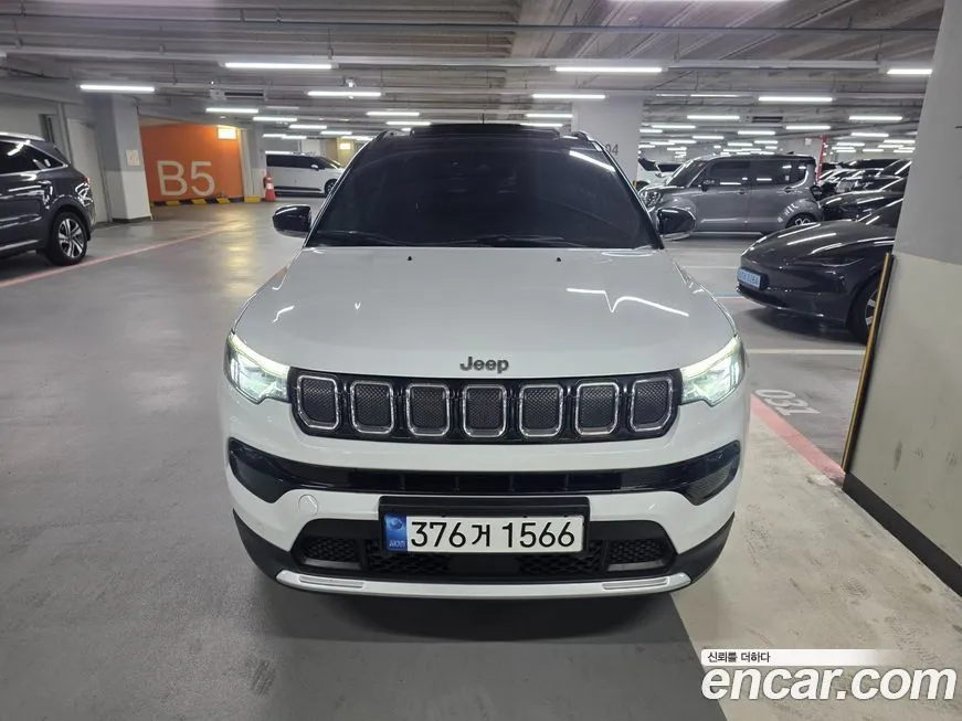 Jeep Compass — фото 1