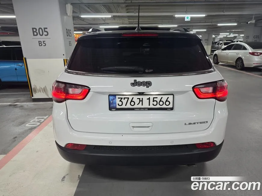 Jeep Compass — фото 8