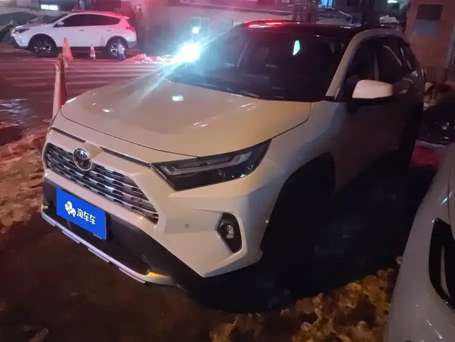 Toyota RAV4 — фото 1