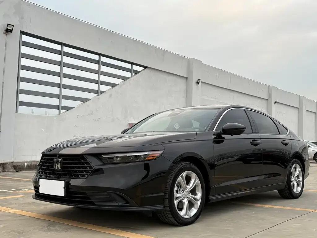 Honda Accord — фото 1