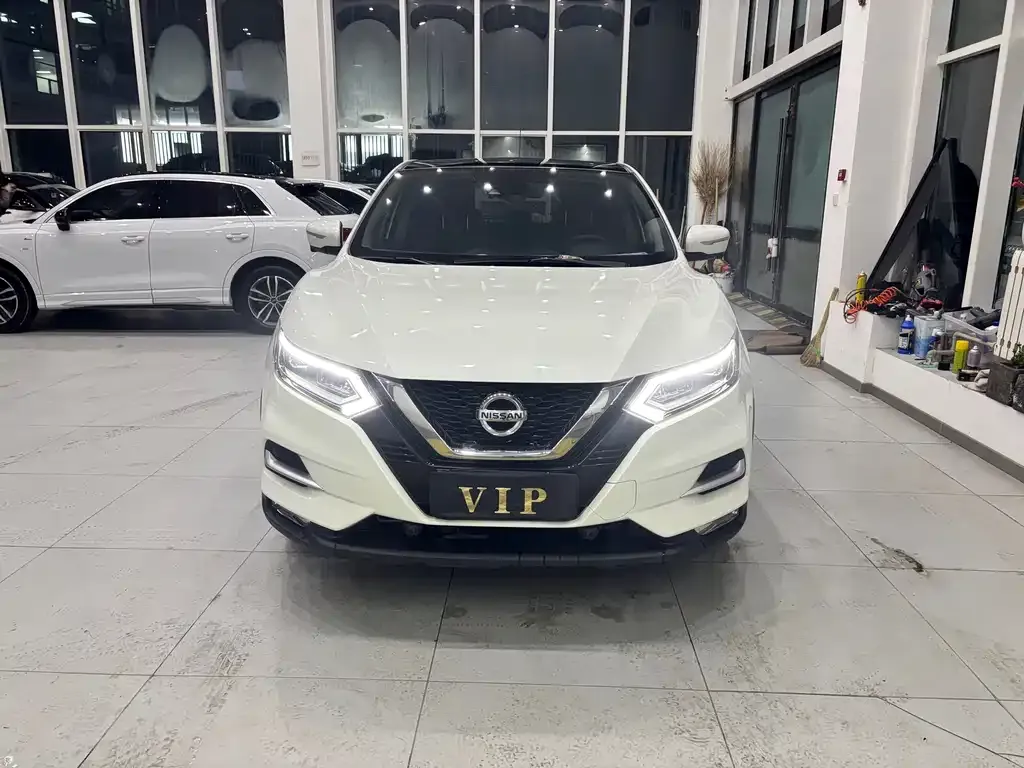 Nissan Qashqai — фото 1