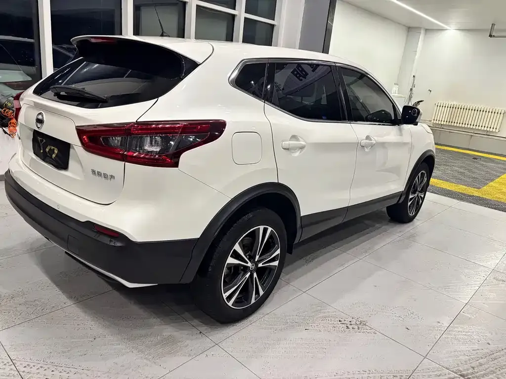 Nissan Qashqai — фото 9