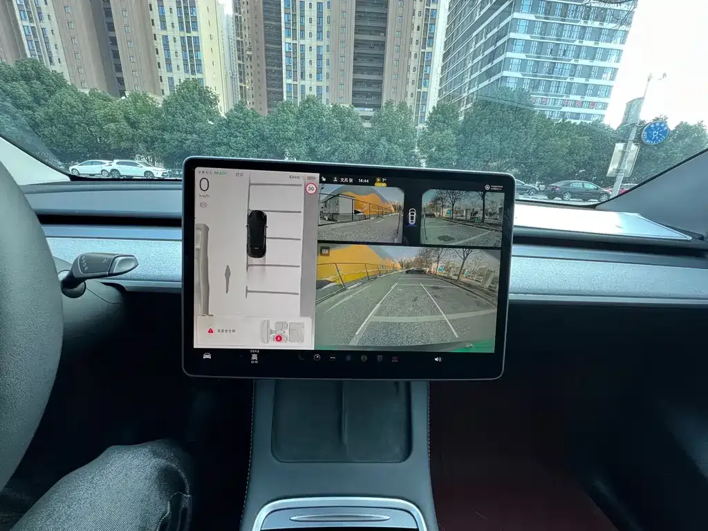 Tesla Model Y — фото 3