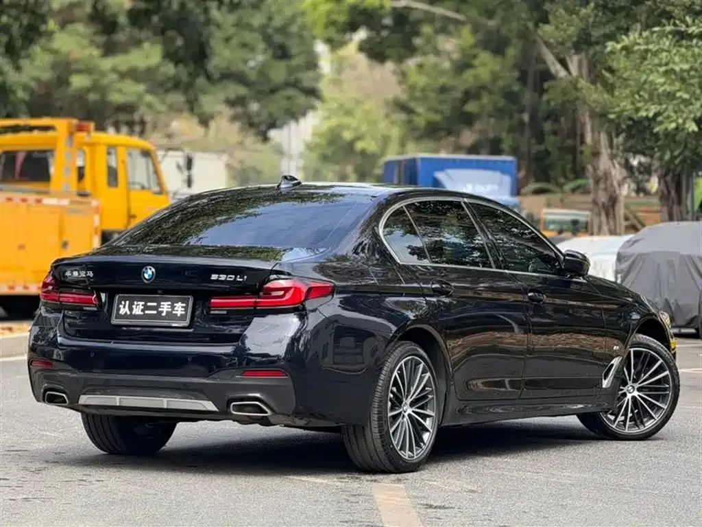 BMW 5 Series — фото 7