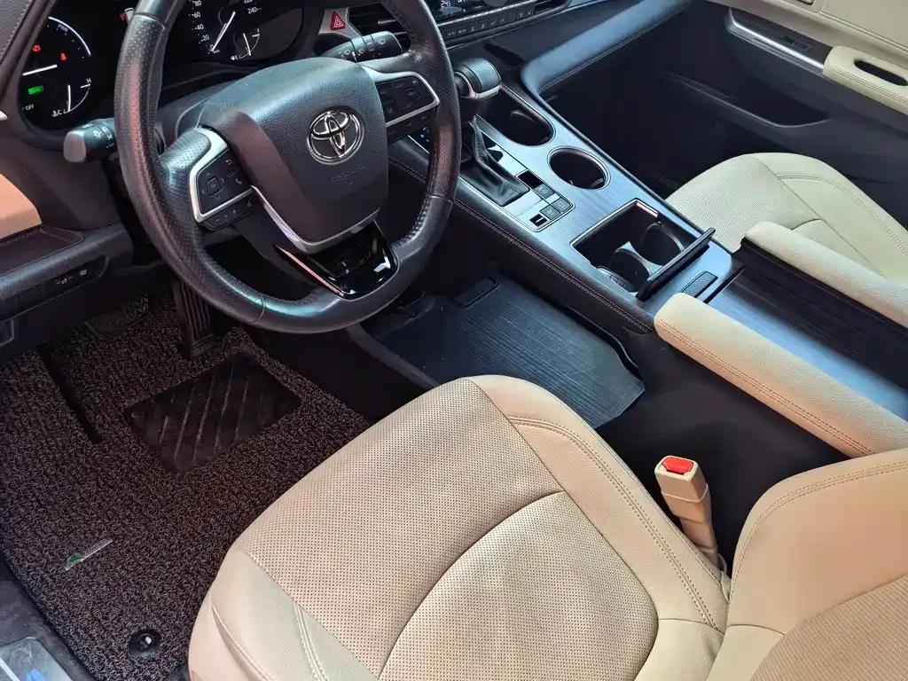 Toyota Sienna — фото 4