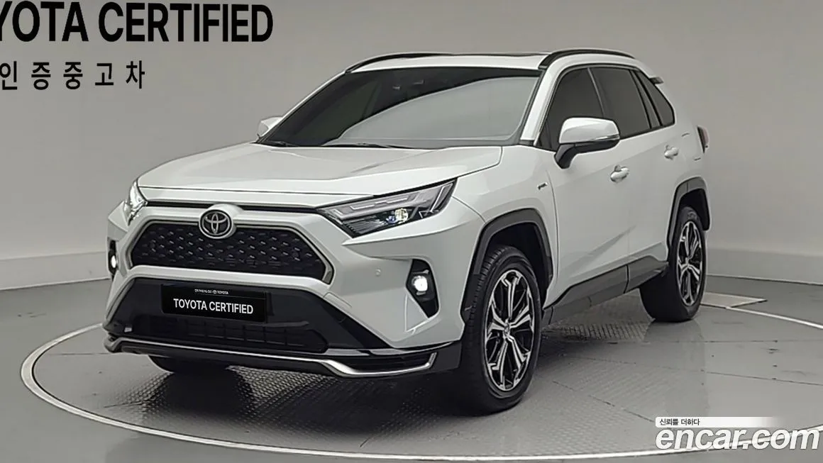 Toyota RAV4 — фото 1