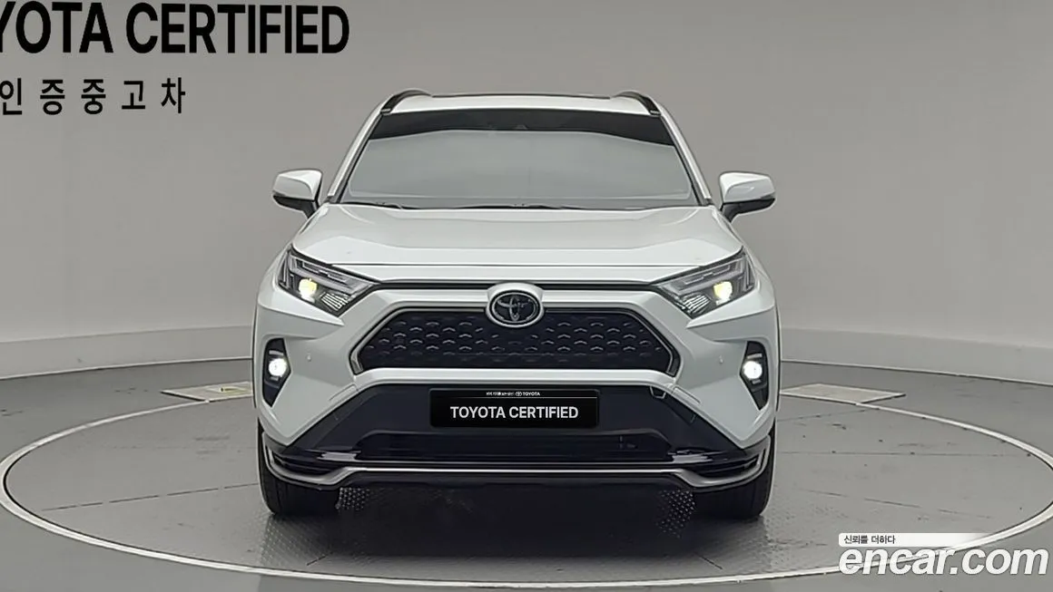 Toyota RAV4 — фото 5