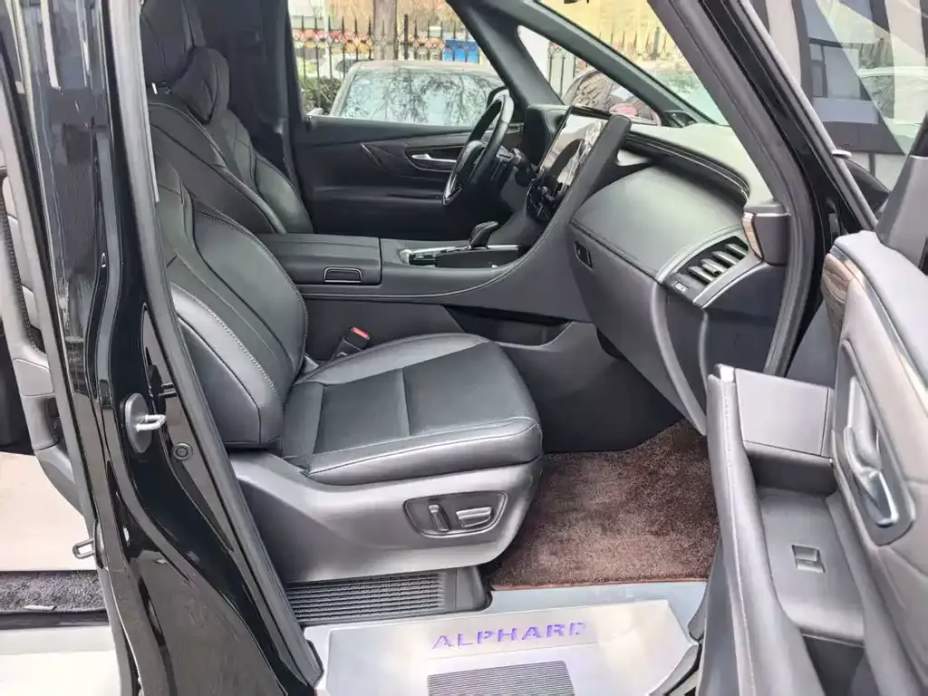 Toyota Alphard — фото 6