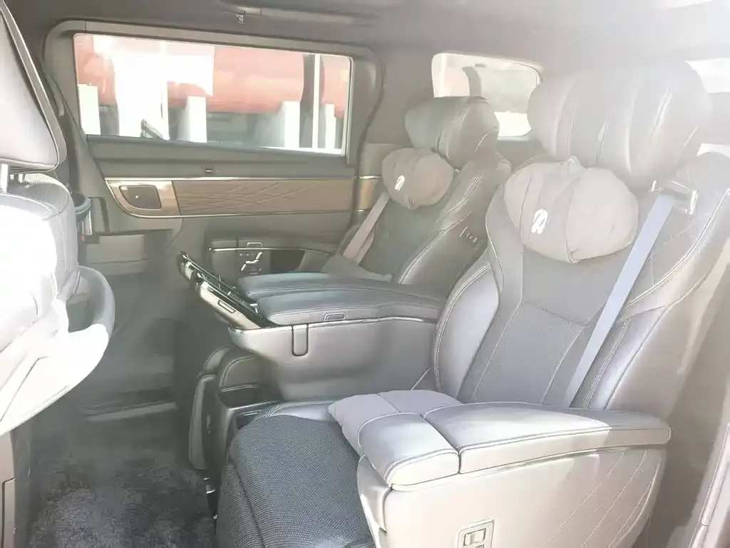 Toyota Alphard — фото 3