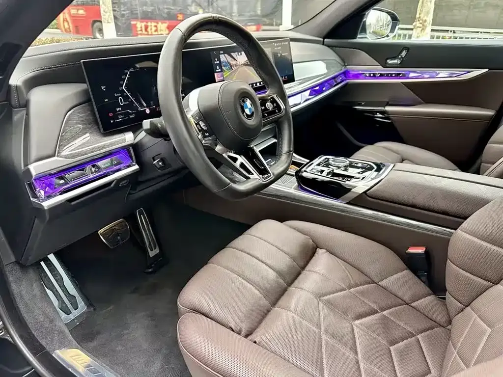 BMW 7 Series — фото 10
