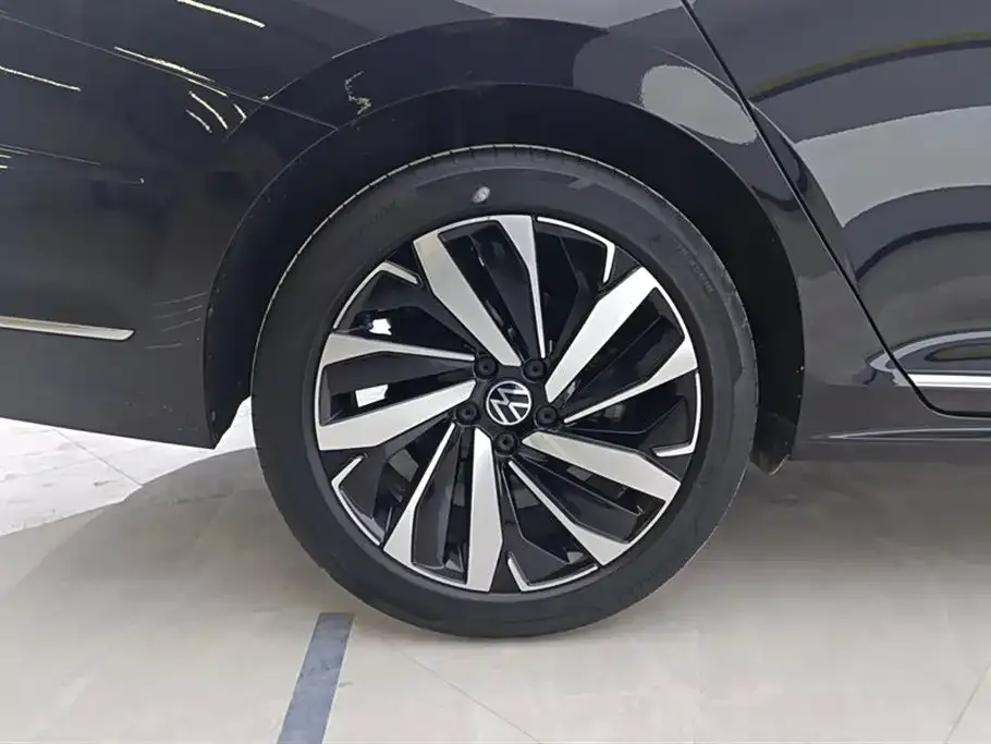 Volkswagen Passat — фото 8
