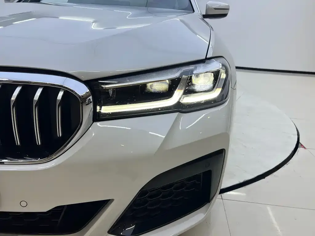 BMW 5 Series New Energy — фото 2