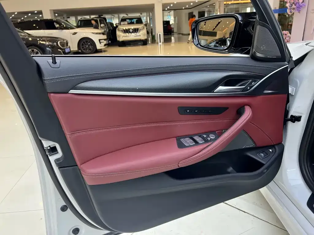 BMW 5 Series New Energy — фото 8