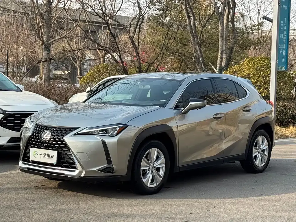 Lexus UX — фото 1