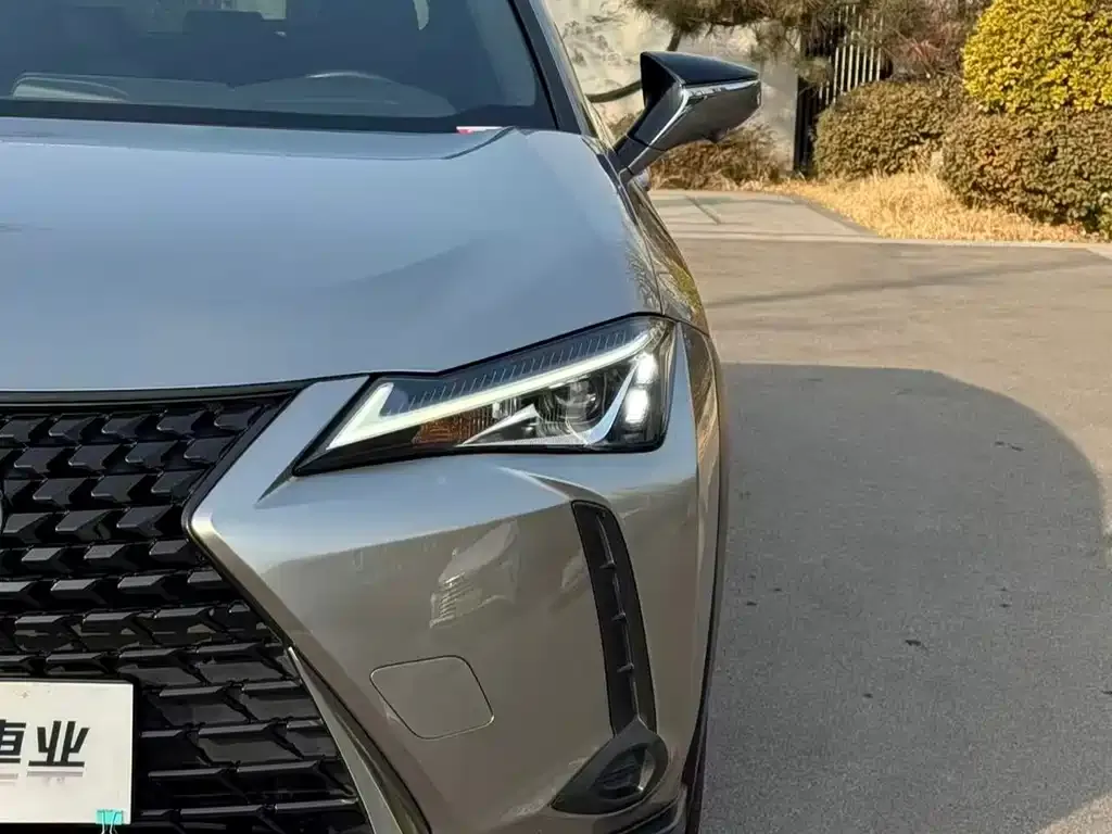 Lexus UX — фото 9