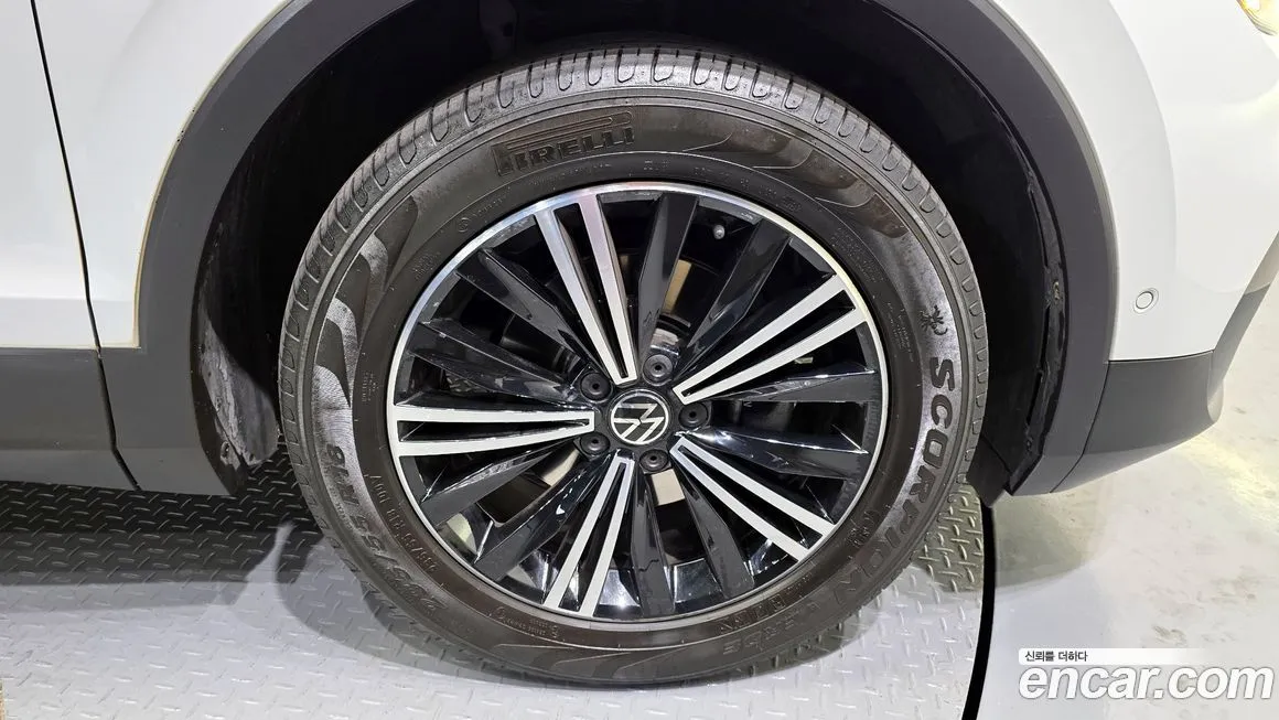 Volkswagen Tiguan — фото 5