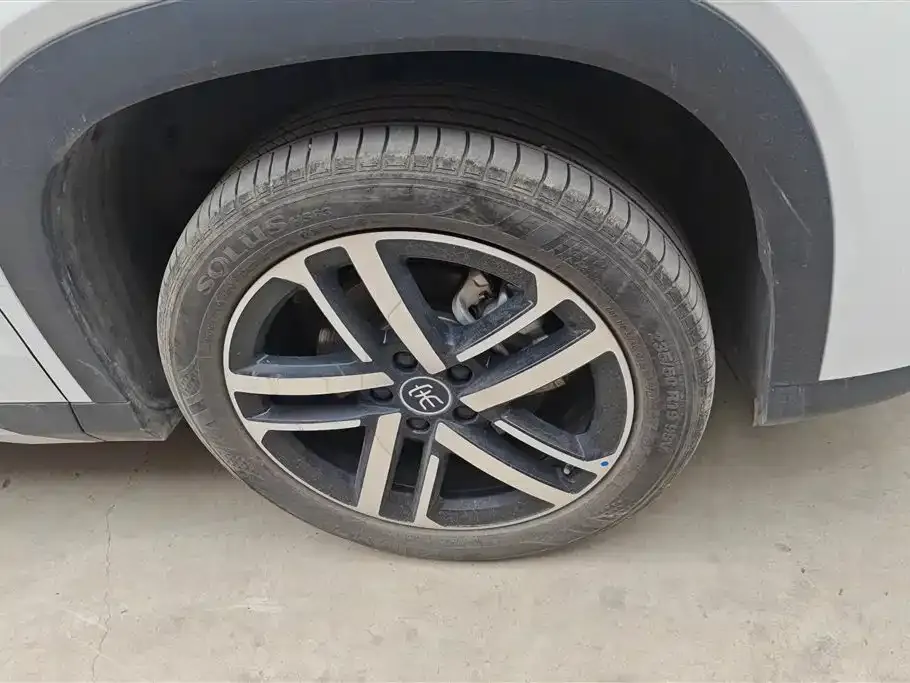 BYD L DM-i — фото 4