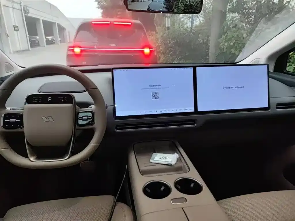 Li Auto i8 — фото 3