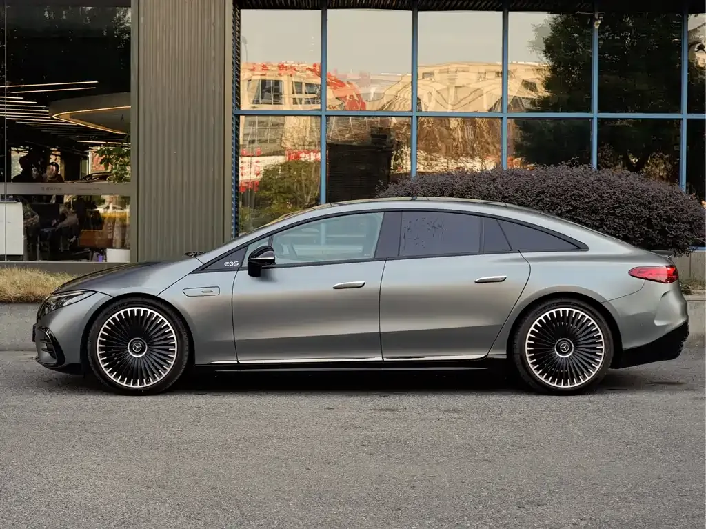 Mercedes-Benz EQS AMG — фото 7
