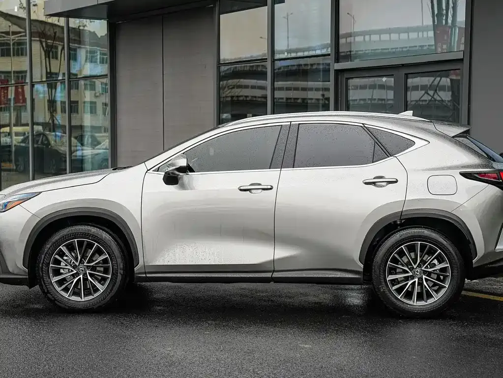 Lexus NX — фото 4