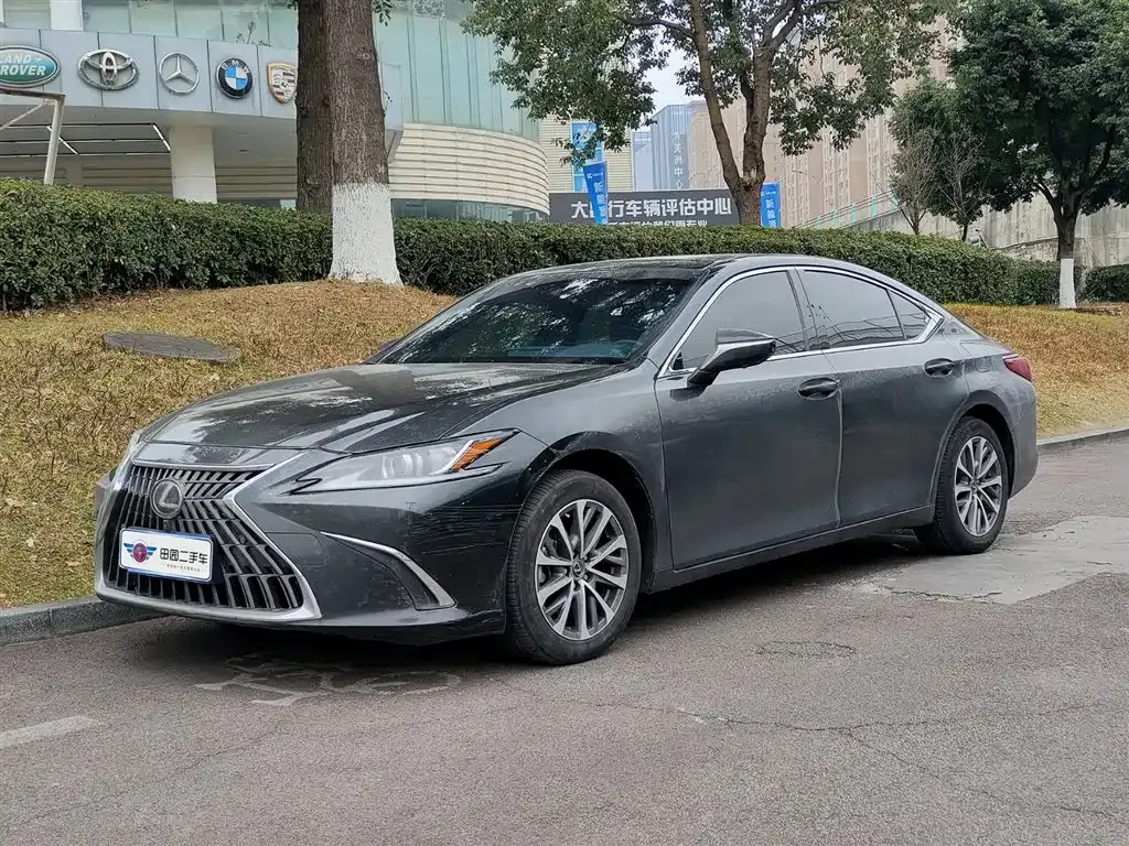 Lexus ES — фото 1
