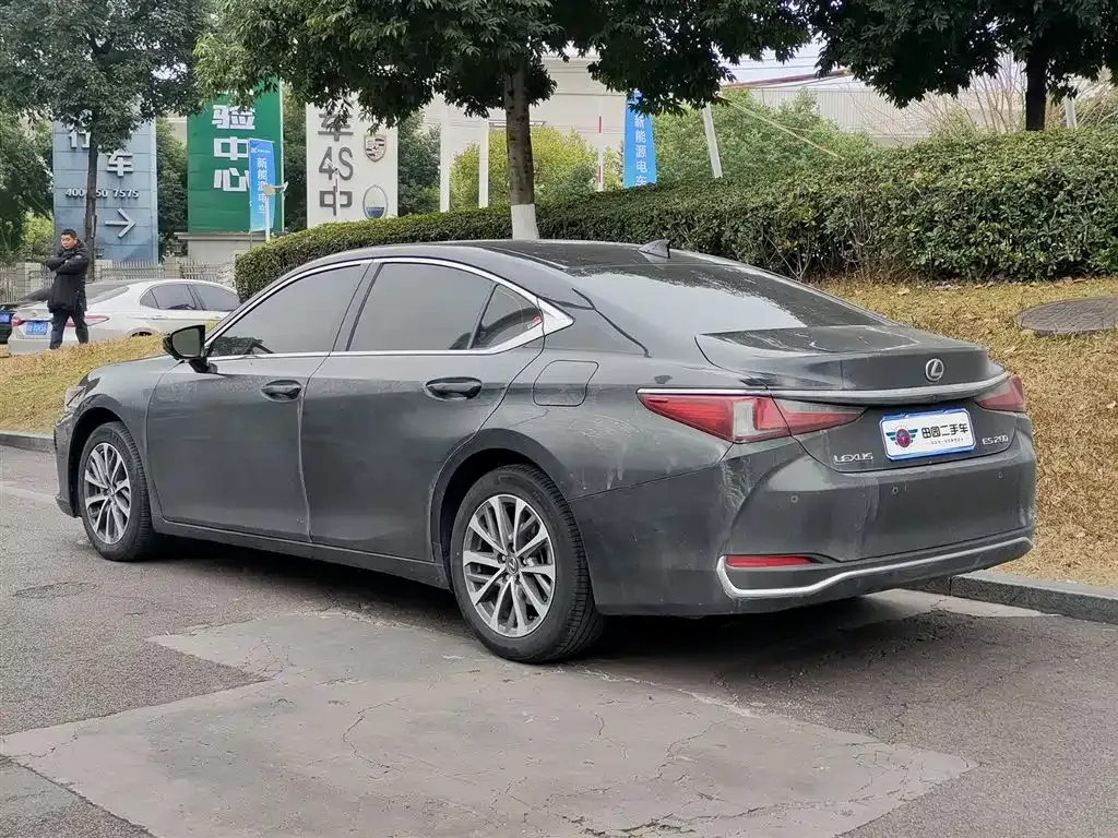 Lexus ES — фото 10
