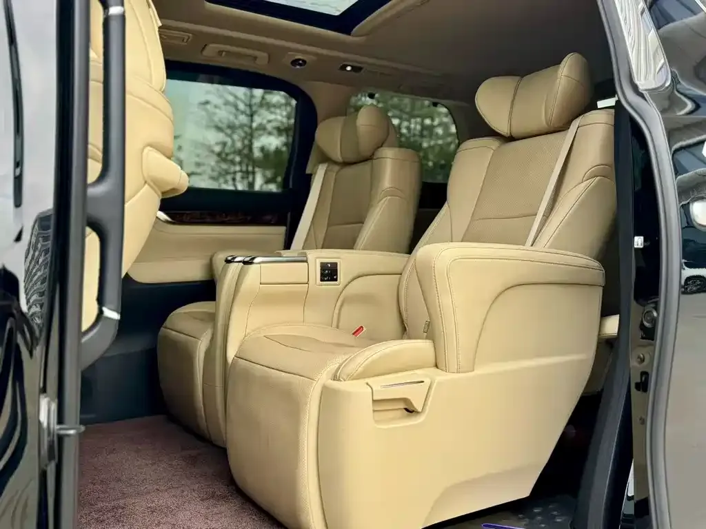 Toyota Alphard — фото 5