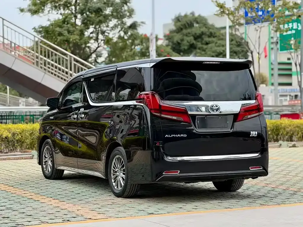 Toyota Alphard — фото 6