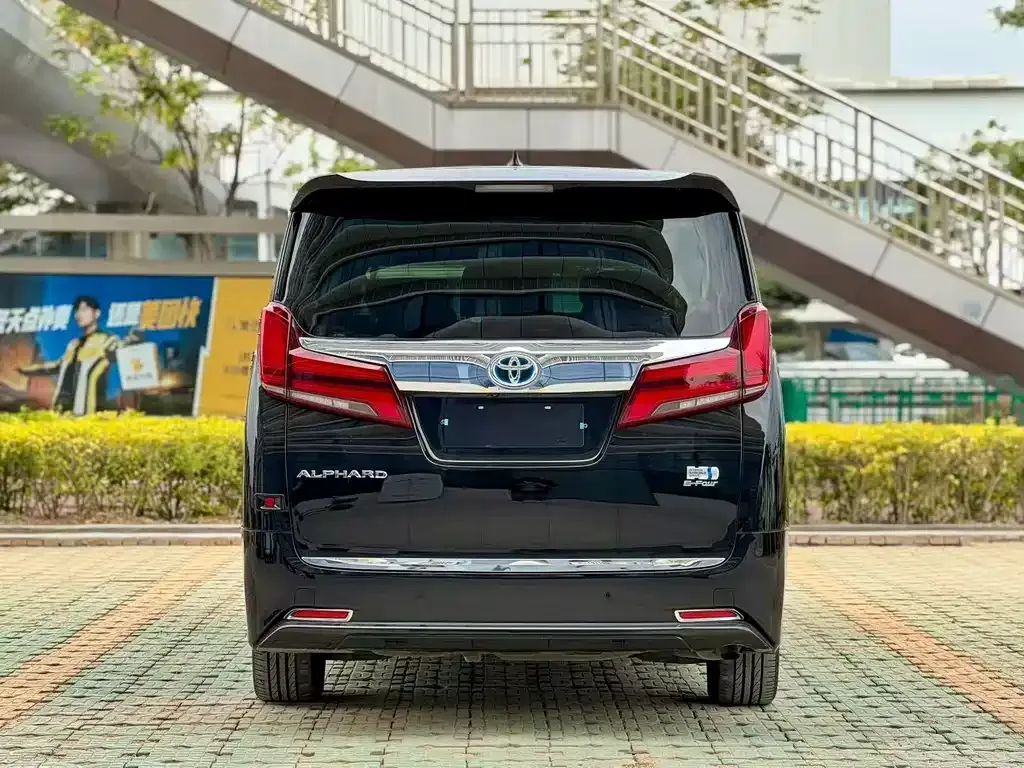 Toyota Alphard — фото 3