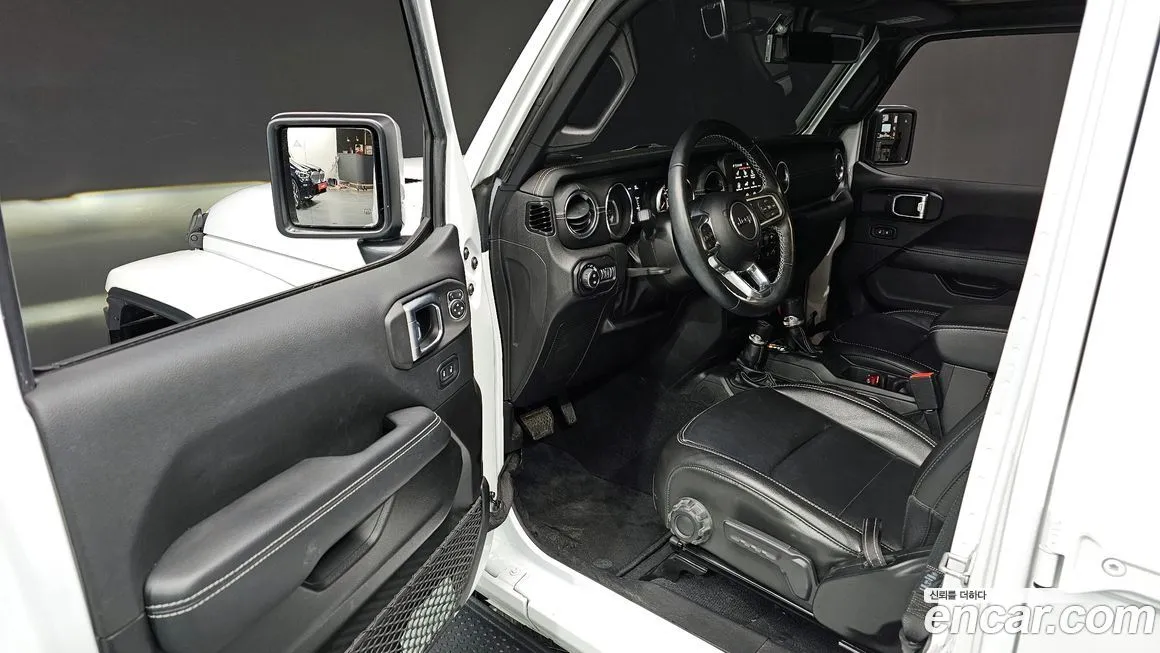 Jeep Wrangler — фото 10