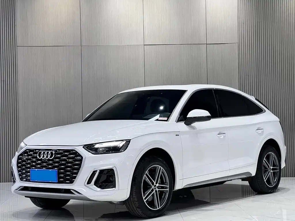 Audi Q5L Sportback — фото 1