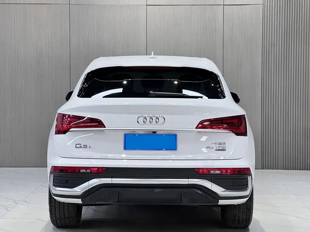 Audi Q5L Sportback — фото 9