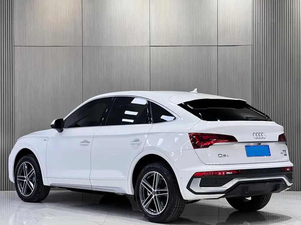 Audi Q5L Sportback — фото 5
