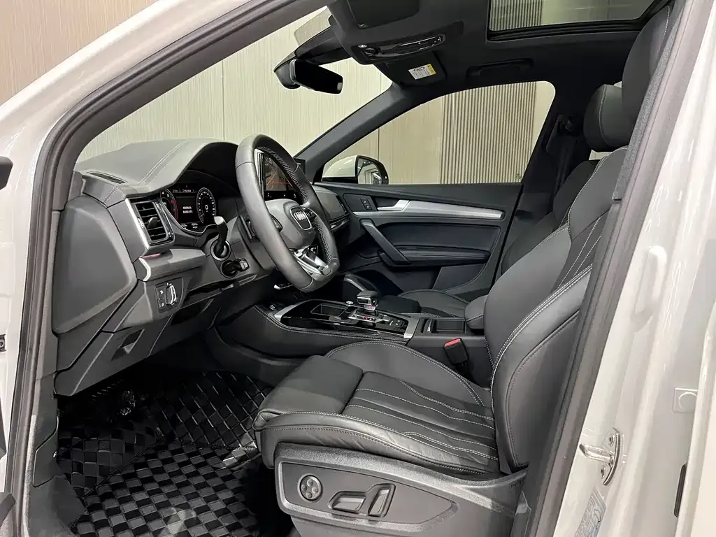 Audi Q5L Sportback — фото 3