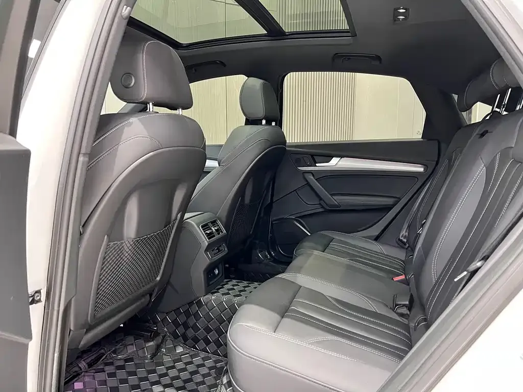 Audi Q5L Sportback — фото 6