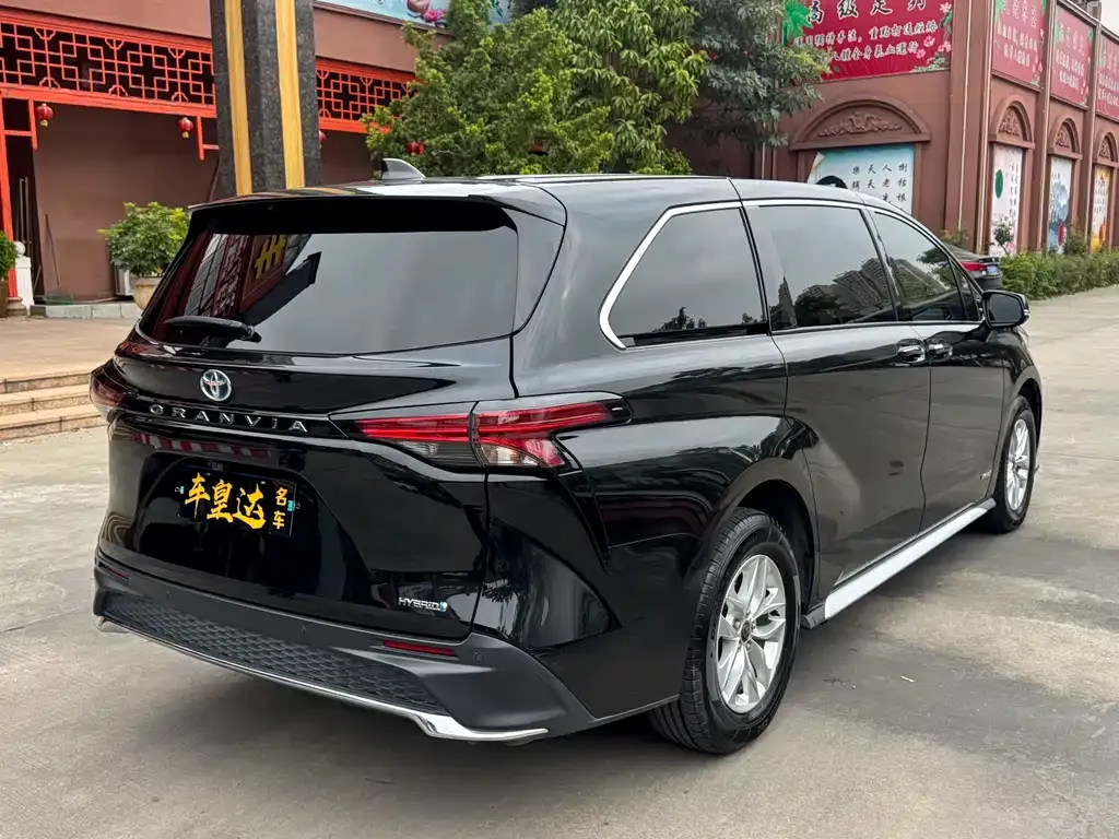Toyota Granvia — фото 3