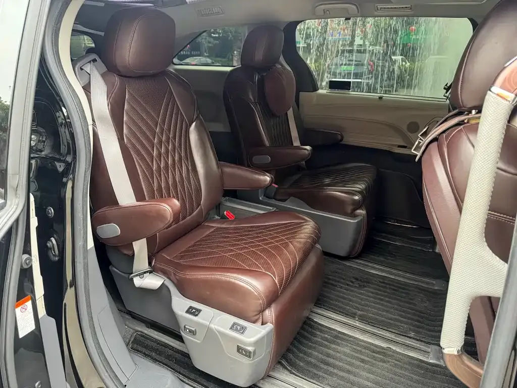 Toyota Granvia — фото 8