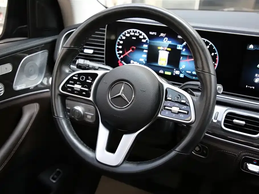 Mercedes-Benz GLS — фото 8