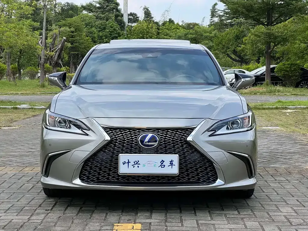 Lexus ES — фото 10
