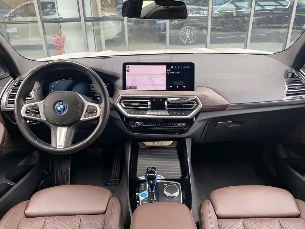 BMW iX3 — фото 2