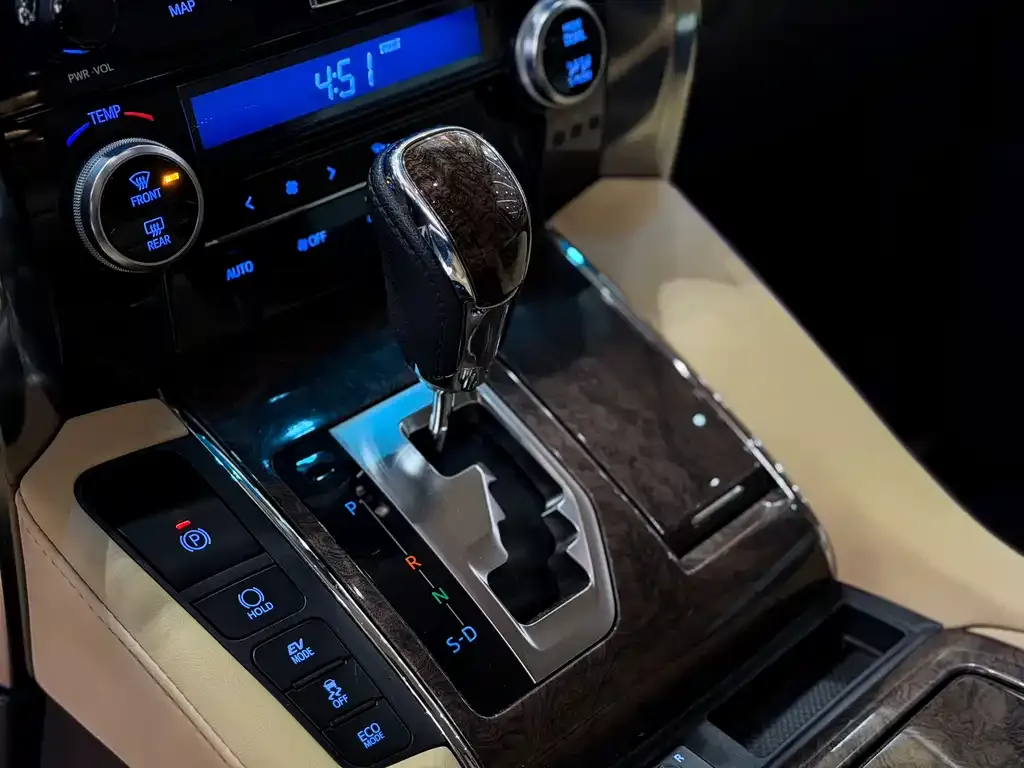 Toyota Alphard — фото 3