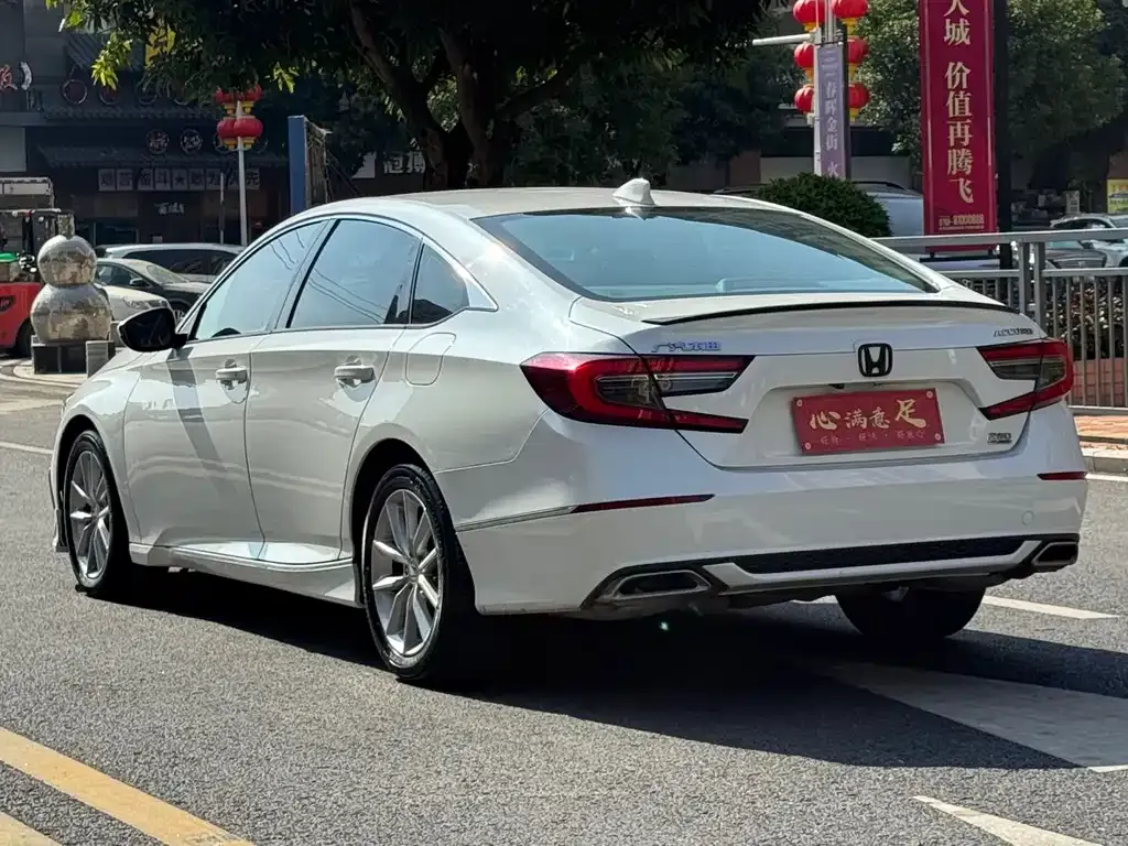 Honda Accord — фото 10