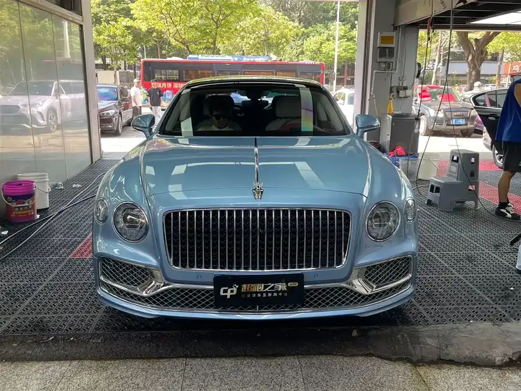 Bentley Flying Spur — фото 10