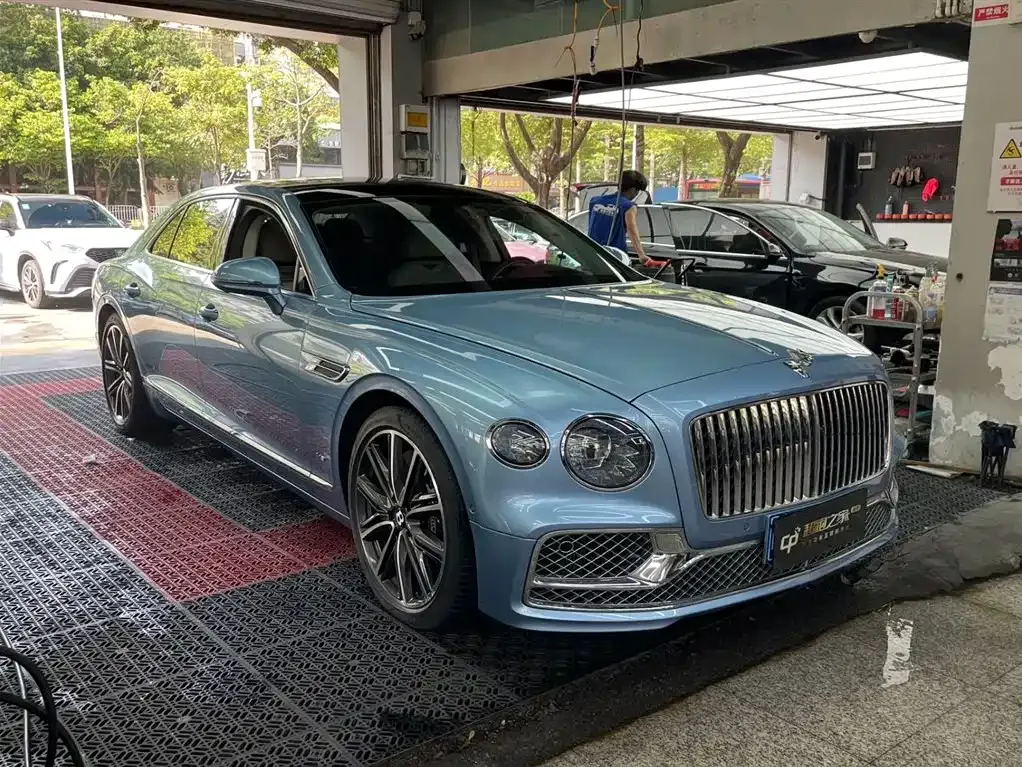 Bentley Flying Spur — фото 8
