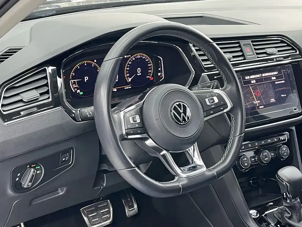 Volkswagen Tiguan L — фото 8