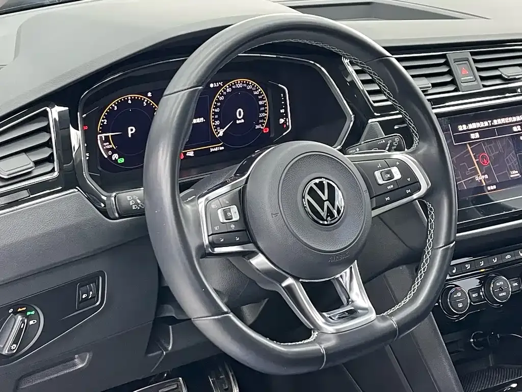 Volkswagen Tiguan L — фото 7