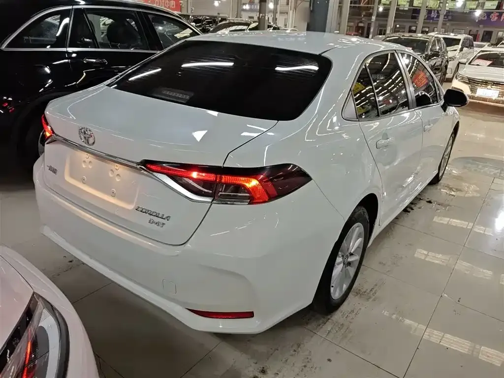 Toyota Corolla — фото 5