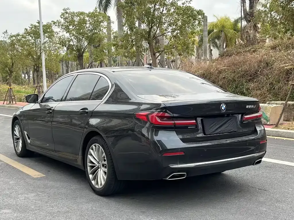 BMW 5 Series — фото 9